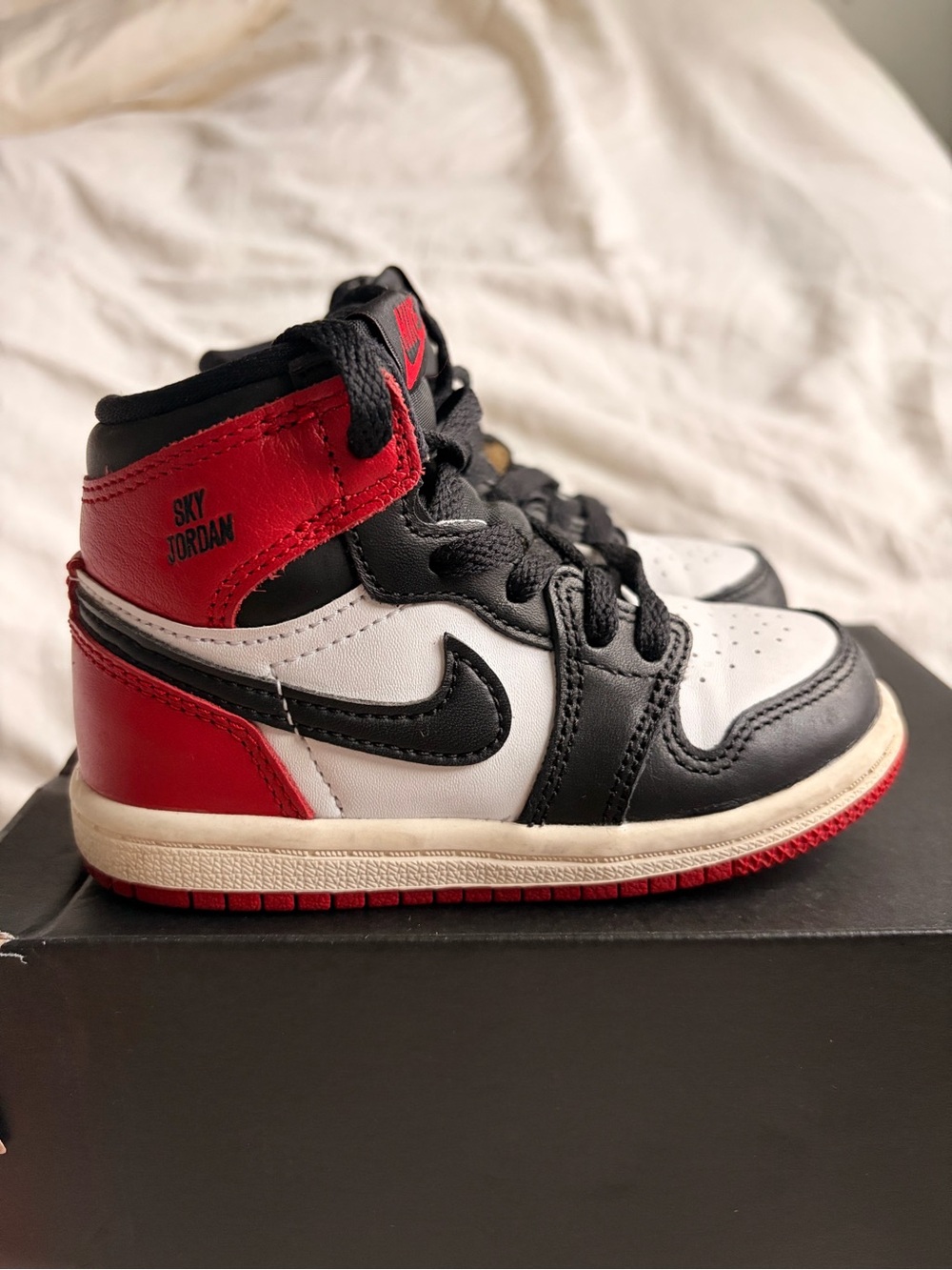 Kids Nike Air Jordan 1 Retro OG Red Black High-Top Sneakers